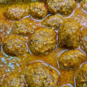 Albóndigas salsa de almendra