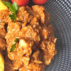 Carne con tomate